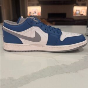 Nike Men's Classic Blue and White Sneakers